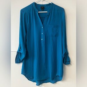 EUC Women’s Worthington Blue Blouse. Size Medium.